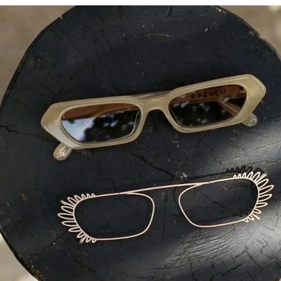 Aperçu x Oumayma | Handmade Limited Edition Removable Palm Clip-  NWOT - Picture 13 of 16